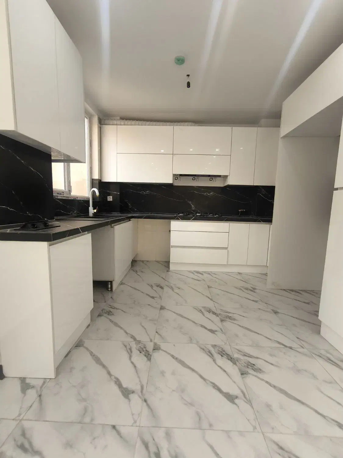 نوساز/۸۰متر/۲خواب/فرعی دنج/فتاحی معماریان