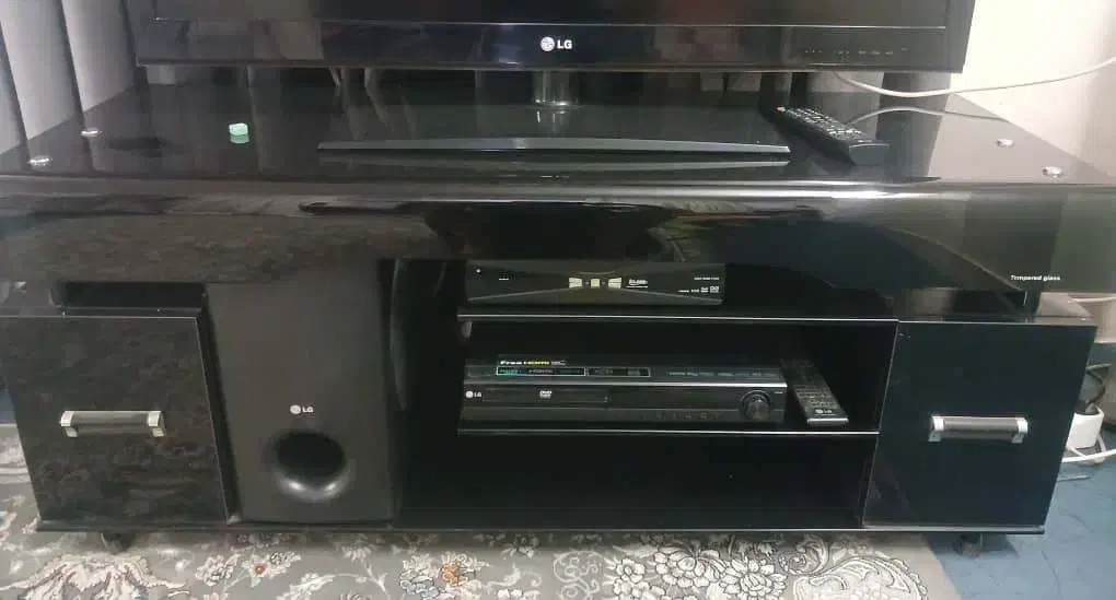 میز تلویزیون|میز تلویزیون|ری, سیزده آبان|دیوار