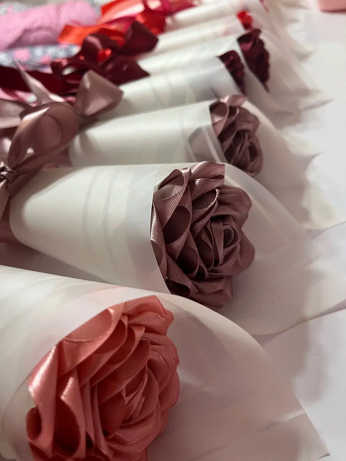 دسته گل های روبانی عمده و تکی|گل مصنوعی|تبریز, |دیوار