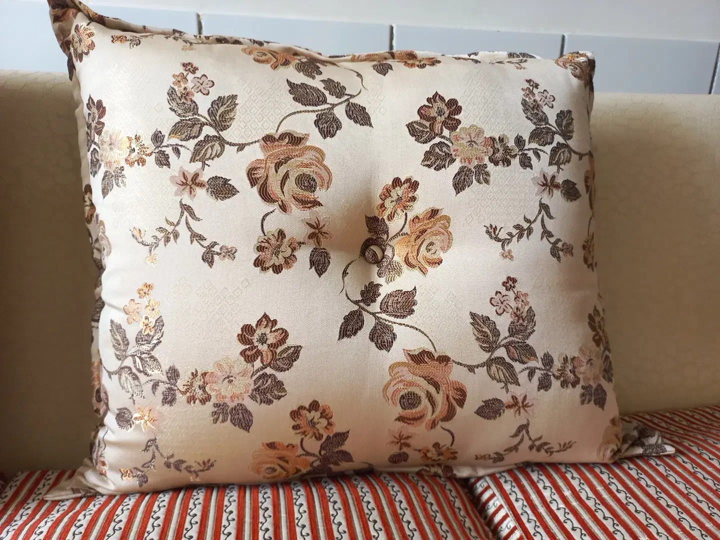 فروش پشتی های الیاف باآستری|پشتی|بروجن, |دیوار