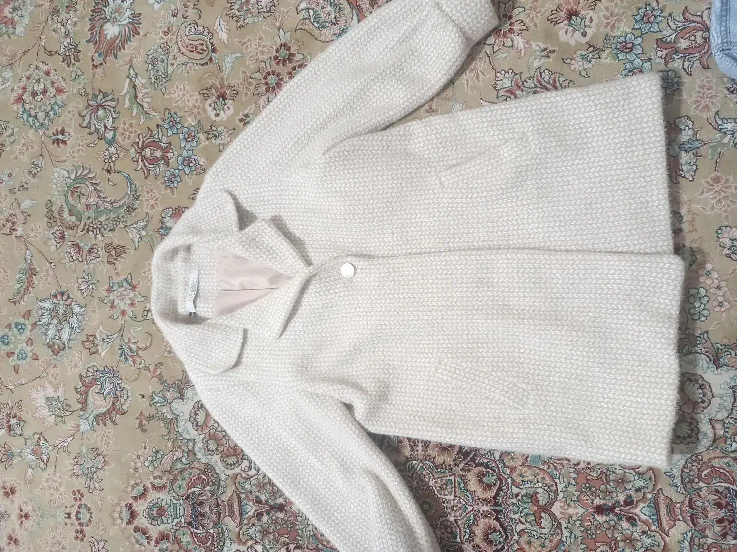 کاپشن|لباس|مشهد, موعود|دیوار