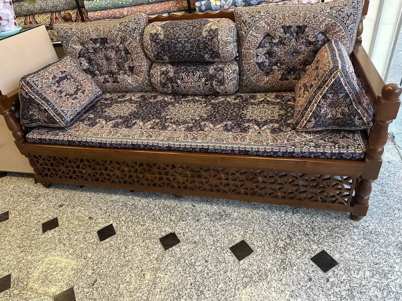 ست شاه نشین|پشتی|همدان, |دیوار