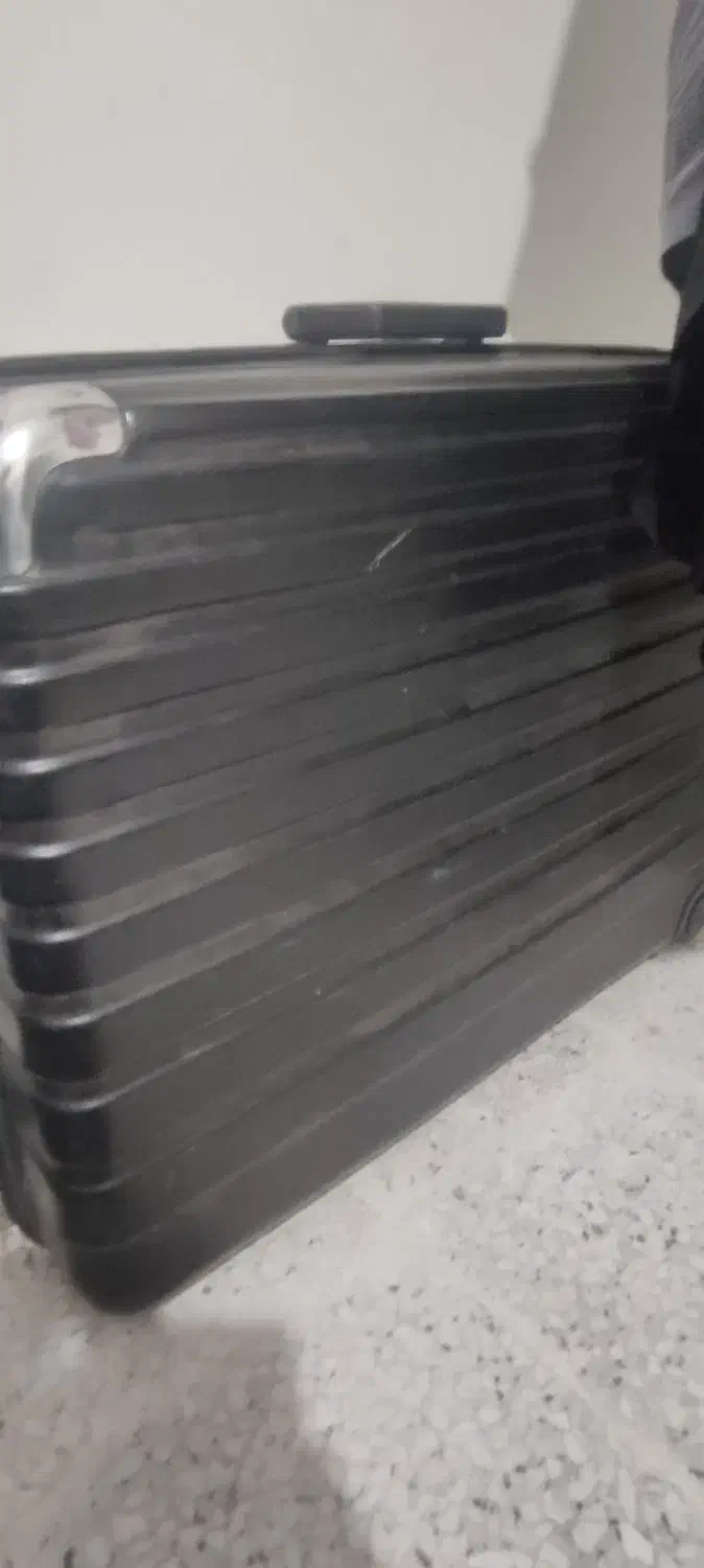 چمدان|کیف، کفش، کمربند|فولادشهر, مسکن مهر فولادشهر|دیوار