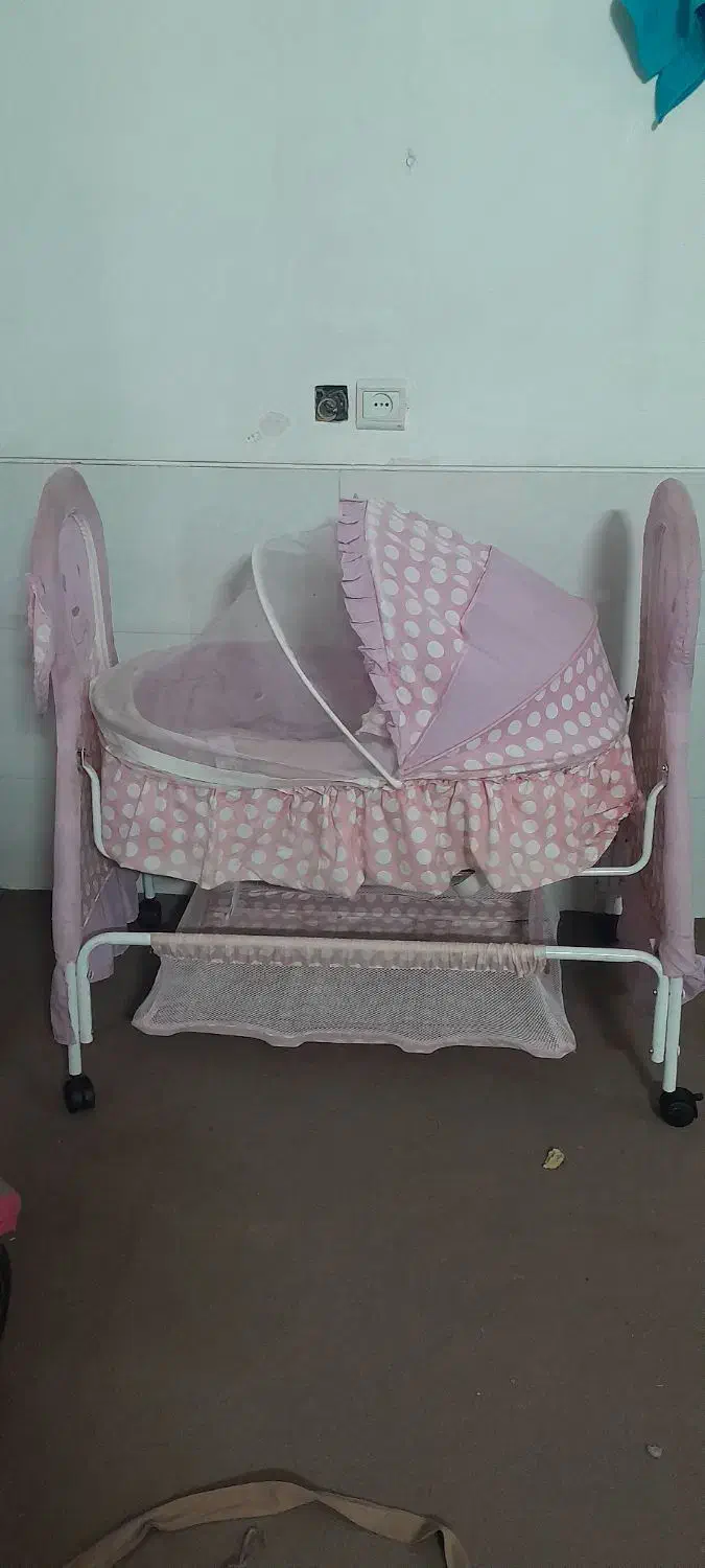 گهواره|تخت و صندلی بچه|قم, شهر قائم|دیوار