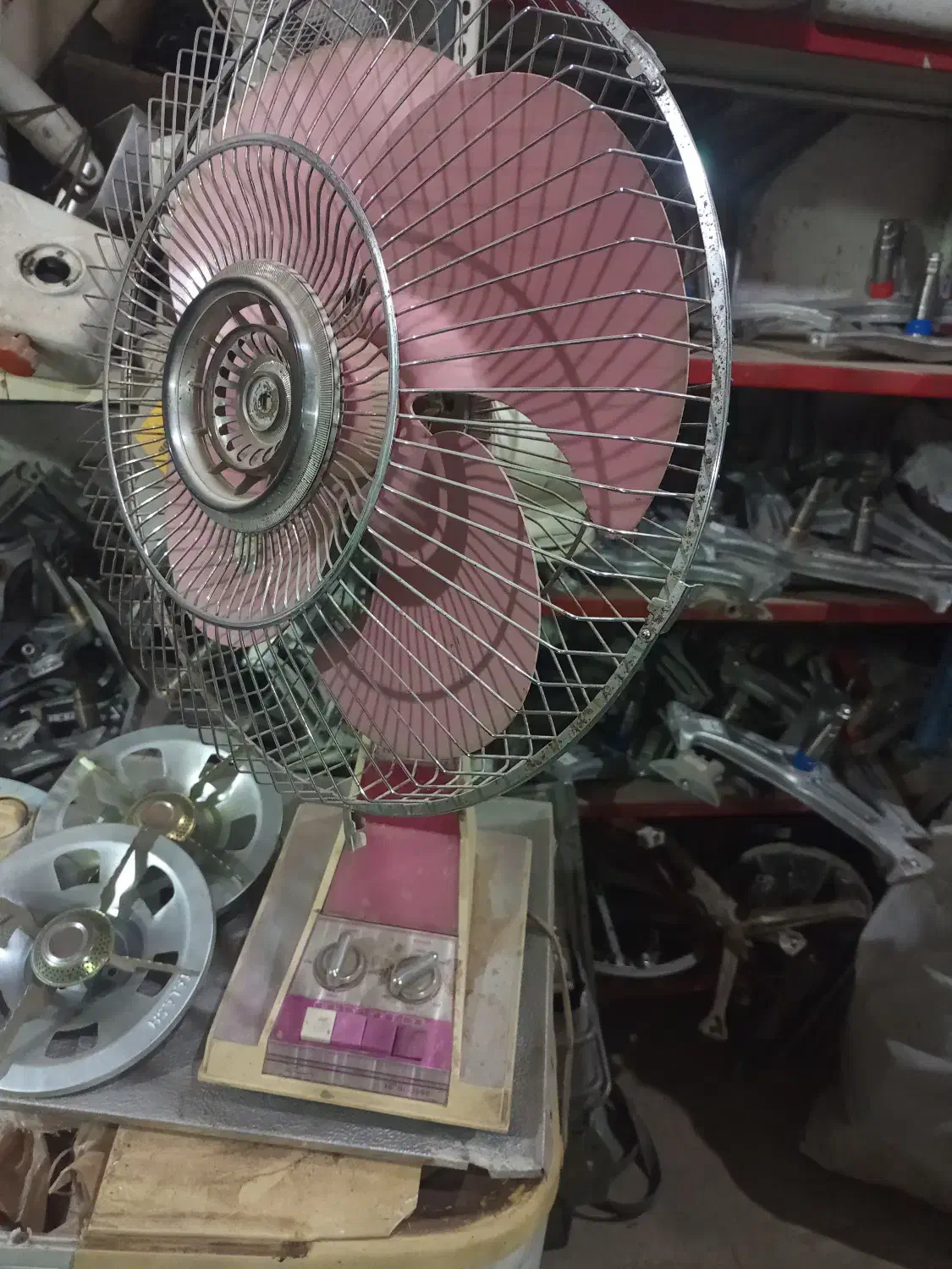 پنکه زمینی قدیمی|پنکه و تصفیهکنندهٔ هوا|گناباد, |دیوار