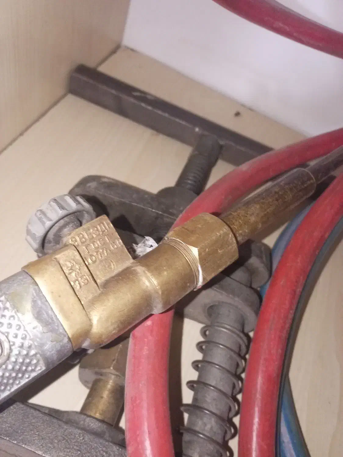 سرپیک|ابزارآلات|ری, علایین|دیوار