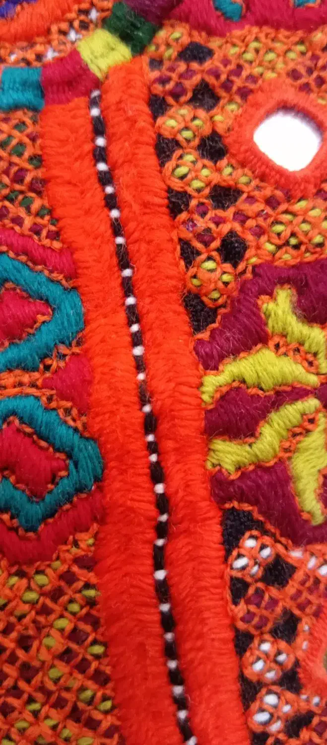 دوزنده چموک یاهمون سیاه سفید|لباس|چابهار, |دیوار