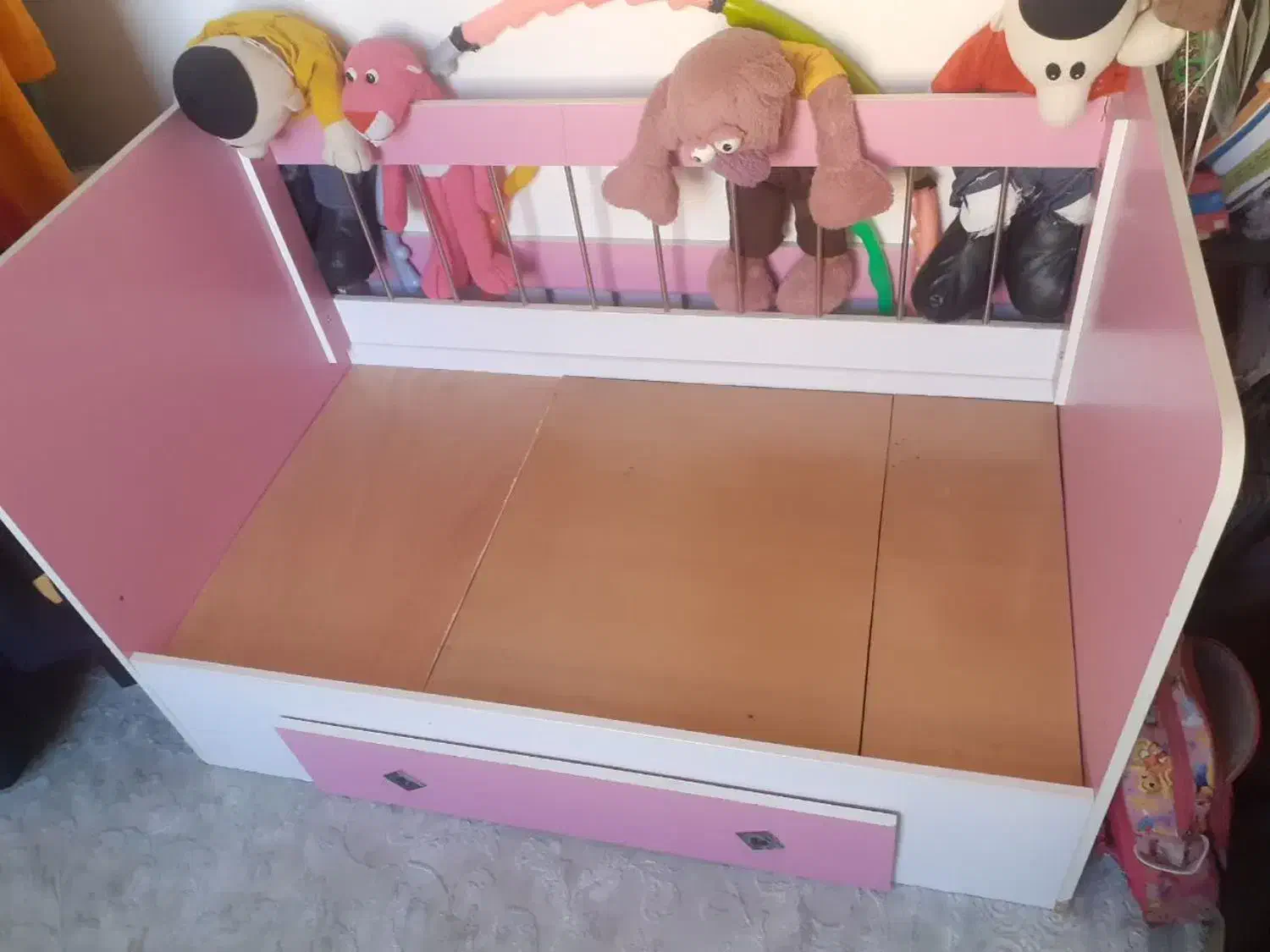 تخت کودک صورتی|تخت و سرویس خواب|قم, پردیسان|دیوار