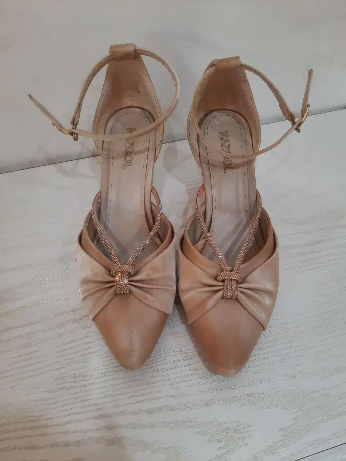 کفش مجلسی|کیف، کفش، کمربند|اسفراین, |دیوار