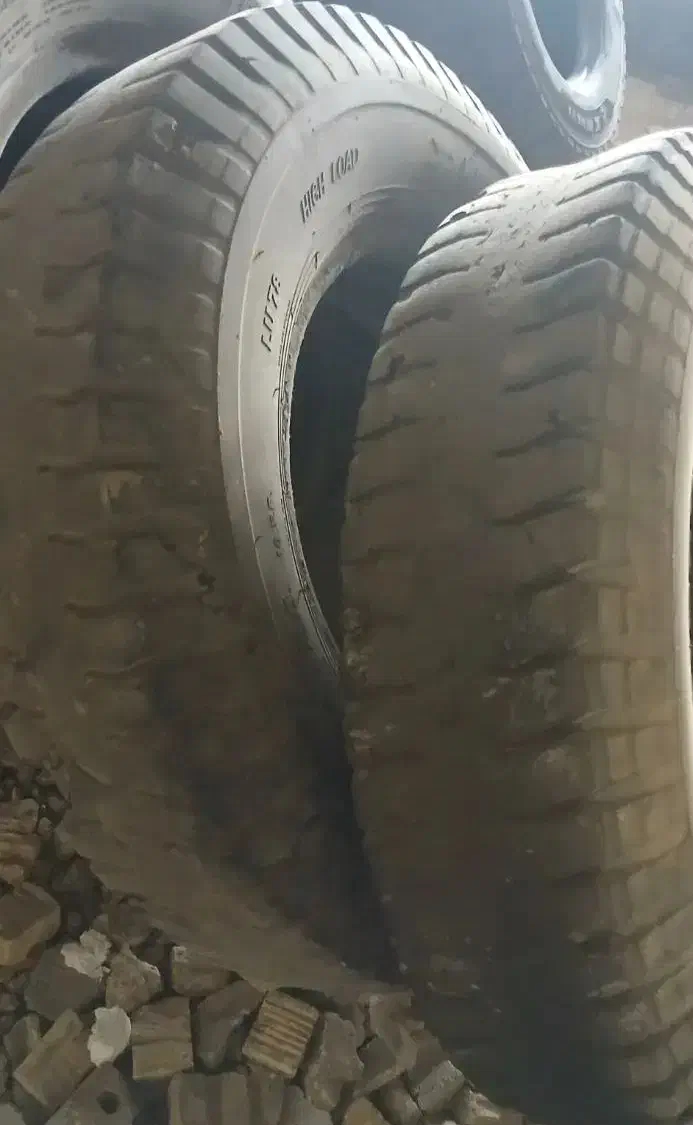 ۳۰ عدد لاستیک ۱۲/۲۴ نخی در حد ۴۰یا۵۰یا۶۰ درصد|قطعات یدکی و لوازم جانبی|شیراز, شهرک صنعتی شیراز|دیوار