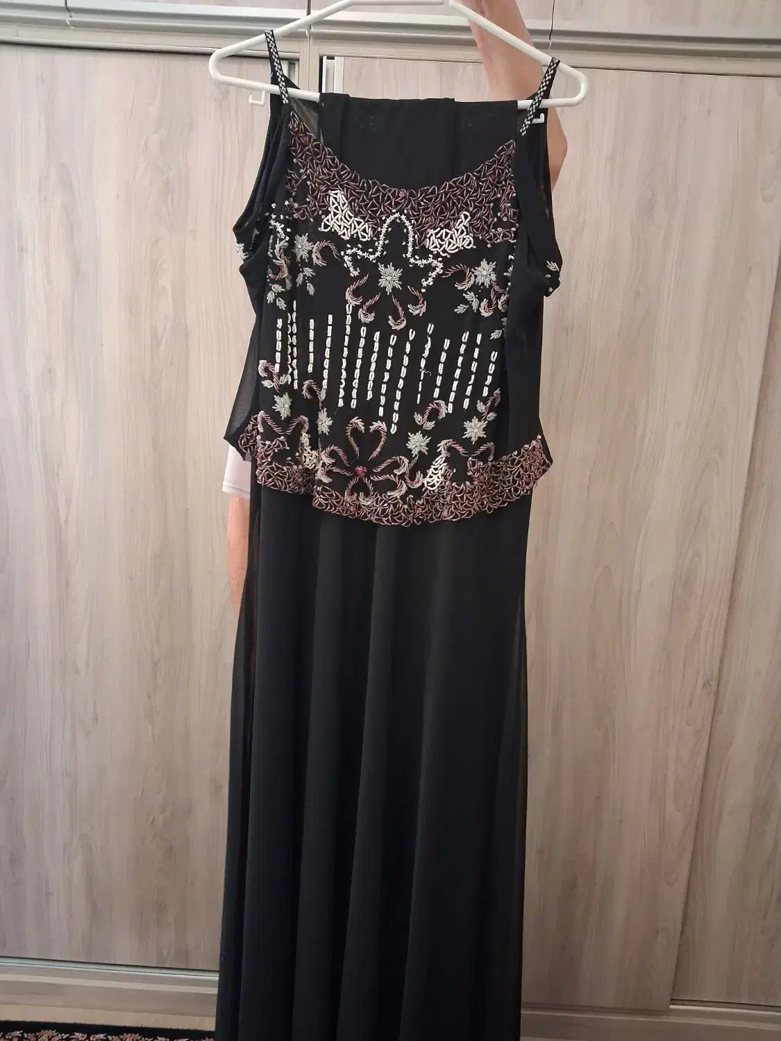 لباس مجلسی|لباس|تهران, دبستان|دیوار