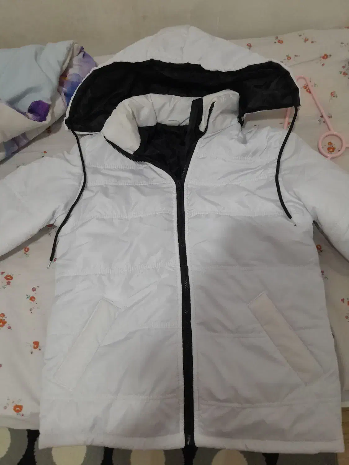 کاپشن|لباس|رشت, جانبازان|دیوار