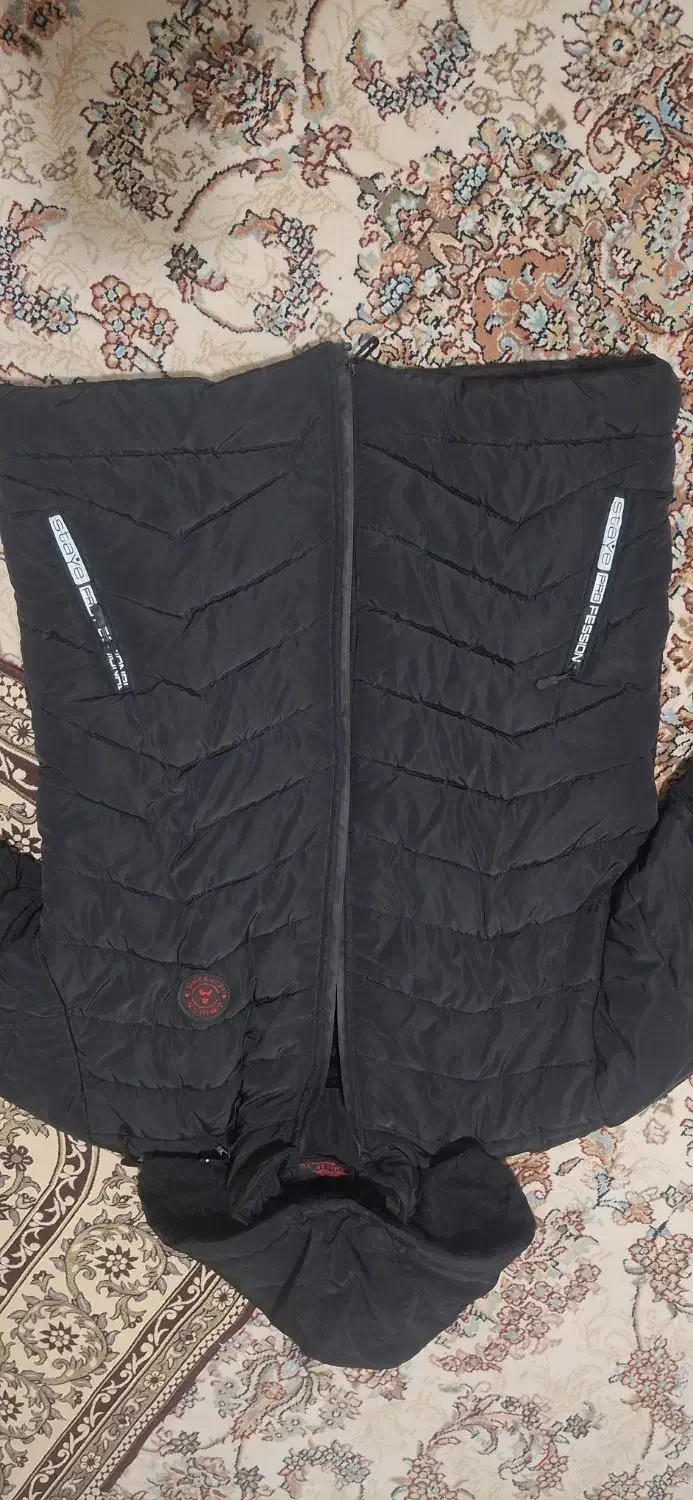 به علت کوچک بودن سایز|لباس|بومهن, |دیوار