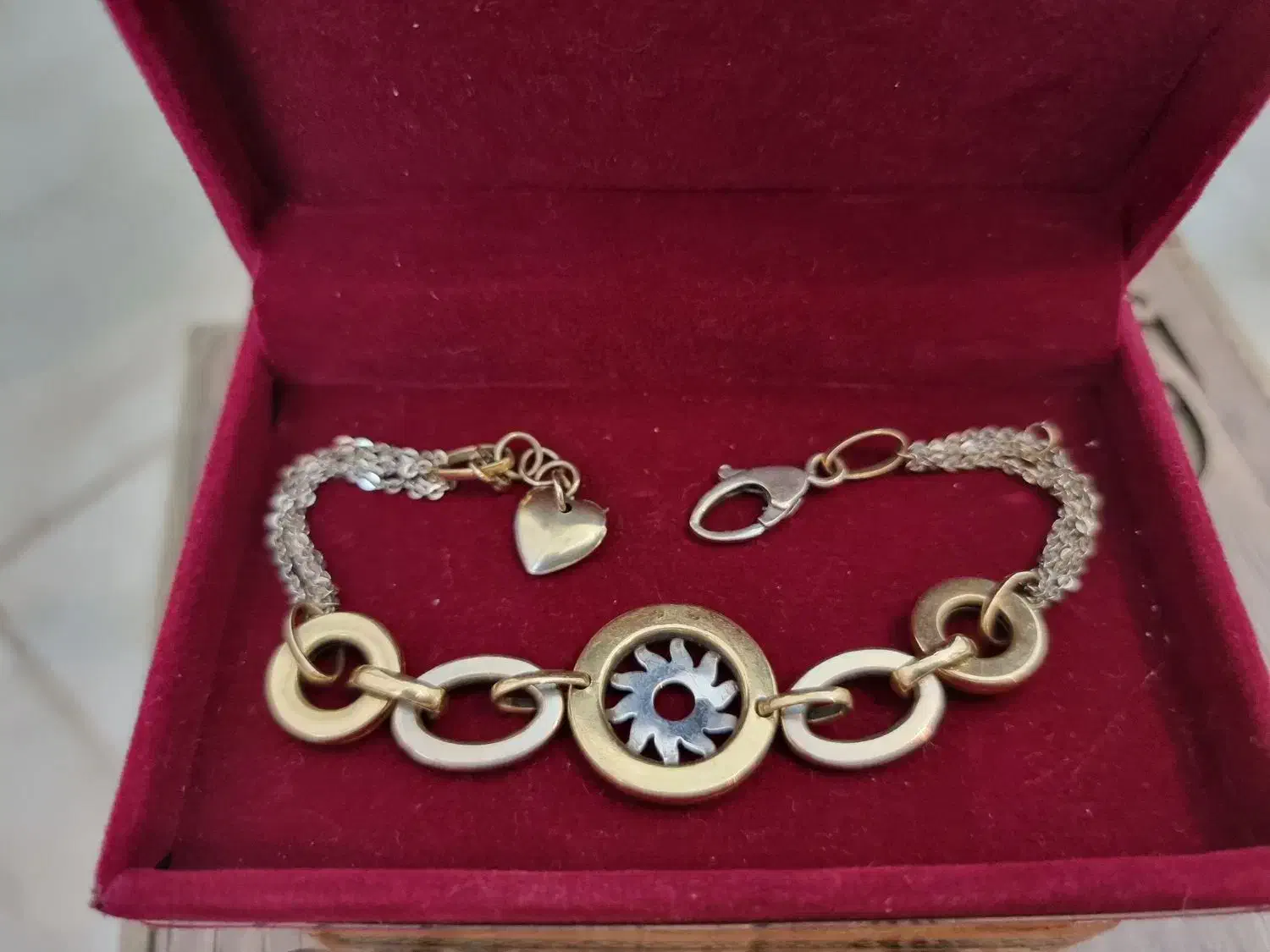 طلای در حد نو|جواهرات|اصفهان, سروستان|دیوار