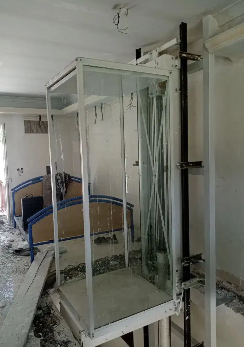 فروش و نصب انواع بالابر|خدمات پیشه و مهارت|بروجن, |دیوار