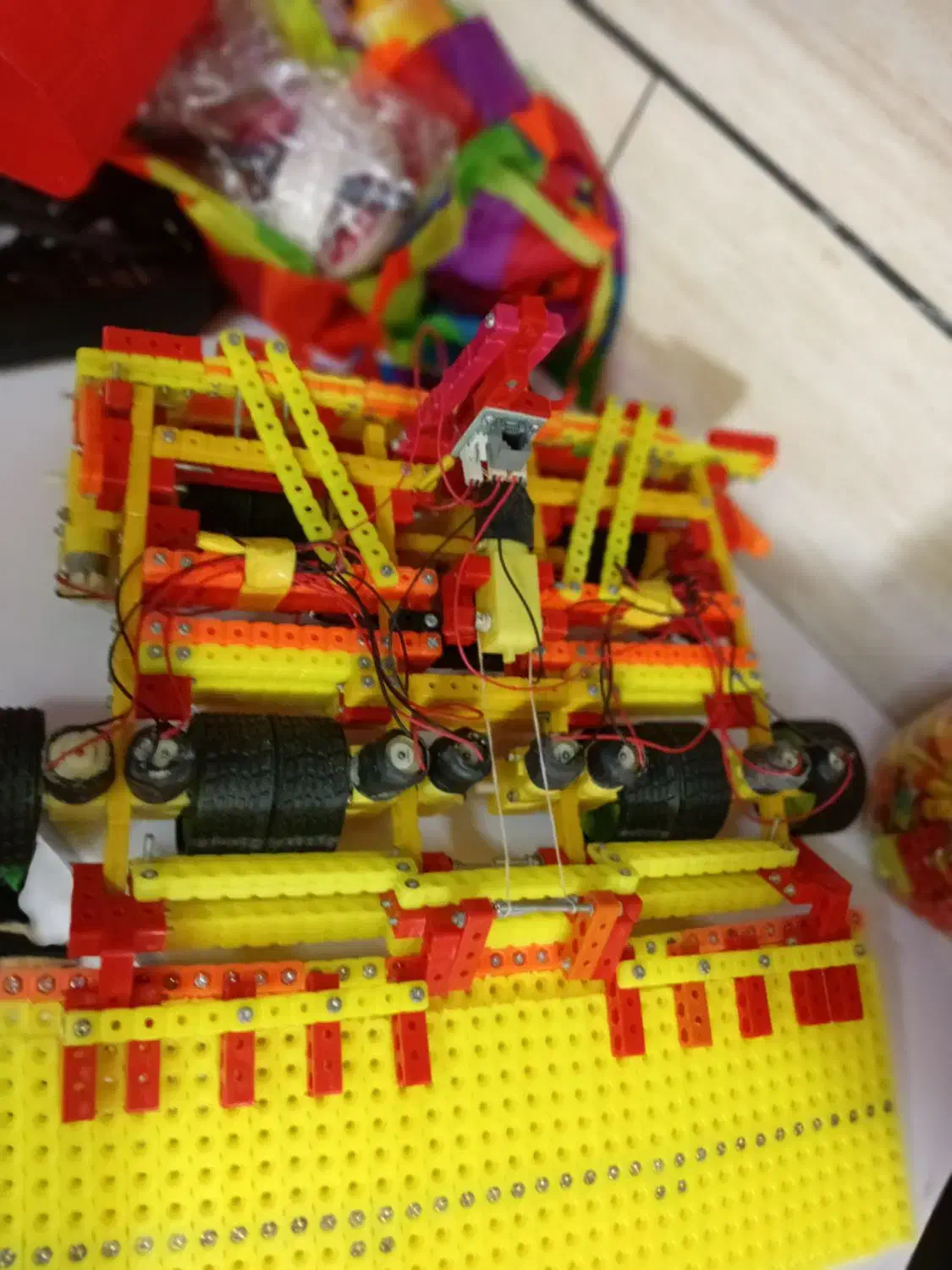 قطعات رباتیک|اسباببازی|رشت, لاکانی|دیوار