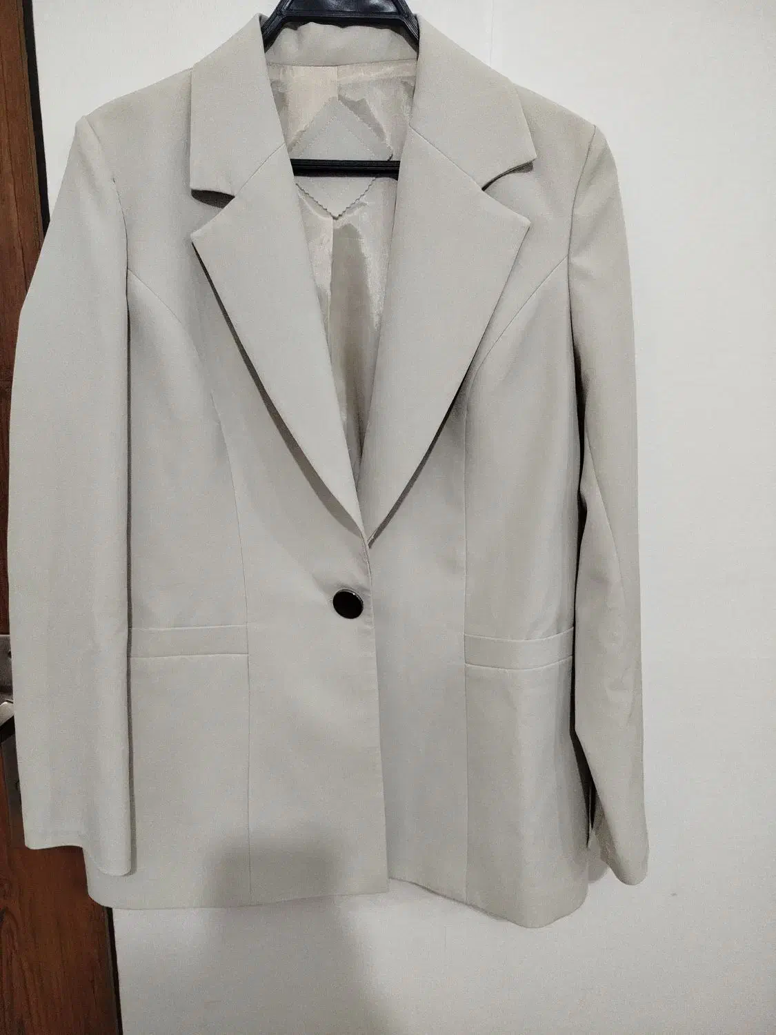 کت کرم بارونی طوسی|لباس|رشت, یخسازی|دیوار