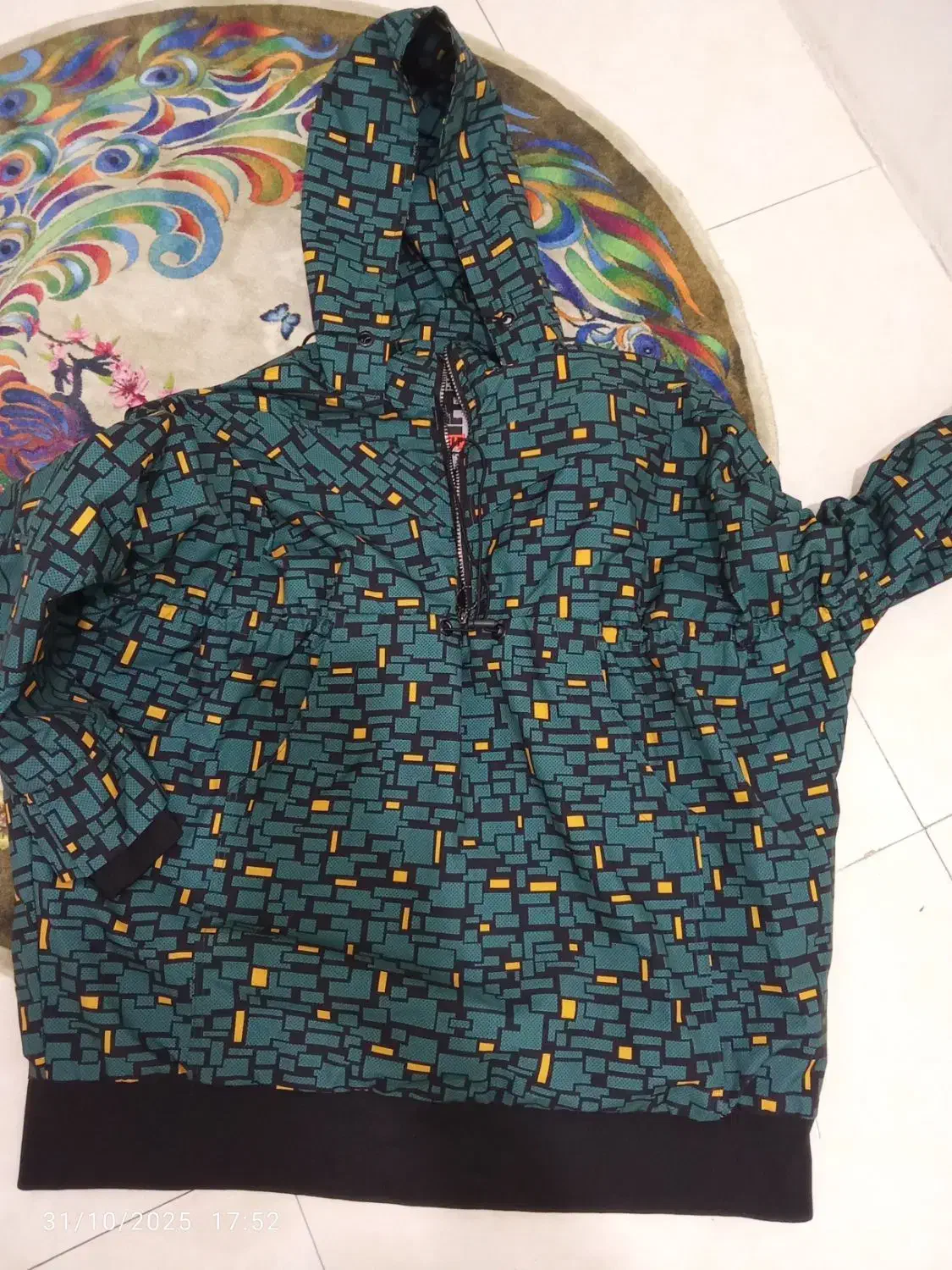 کاپشن|لباس|صفادشت, |دیوار