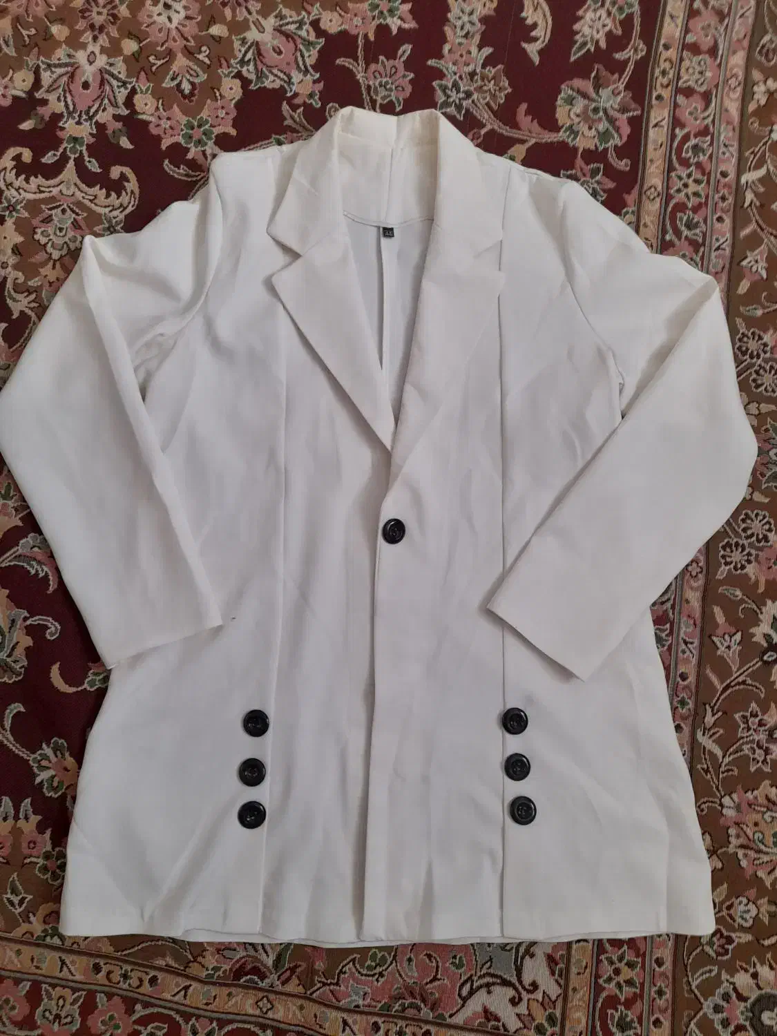 تعدادی مانتو پالتو شومیز کتونی کیف و..|لباس|کرج, خرمدشت|دیوار