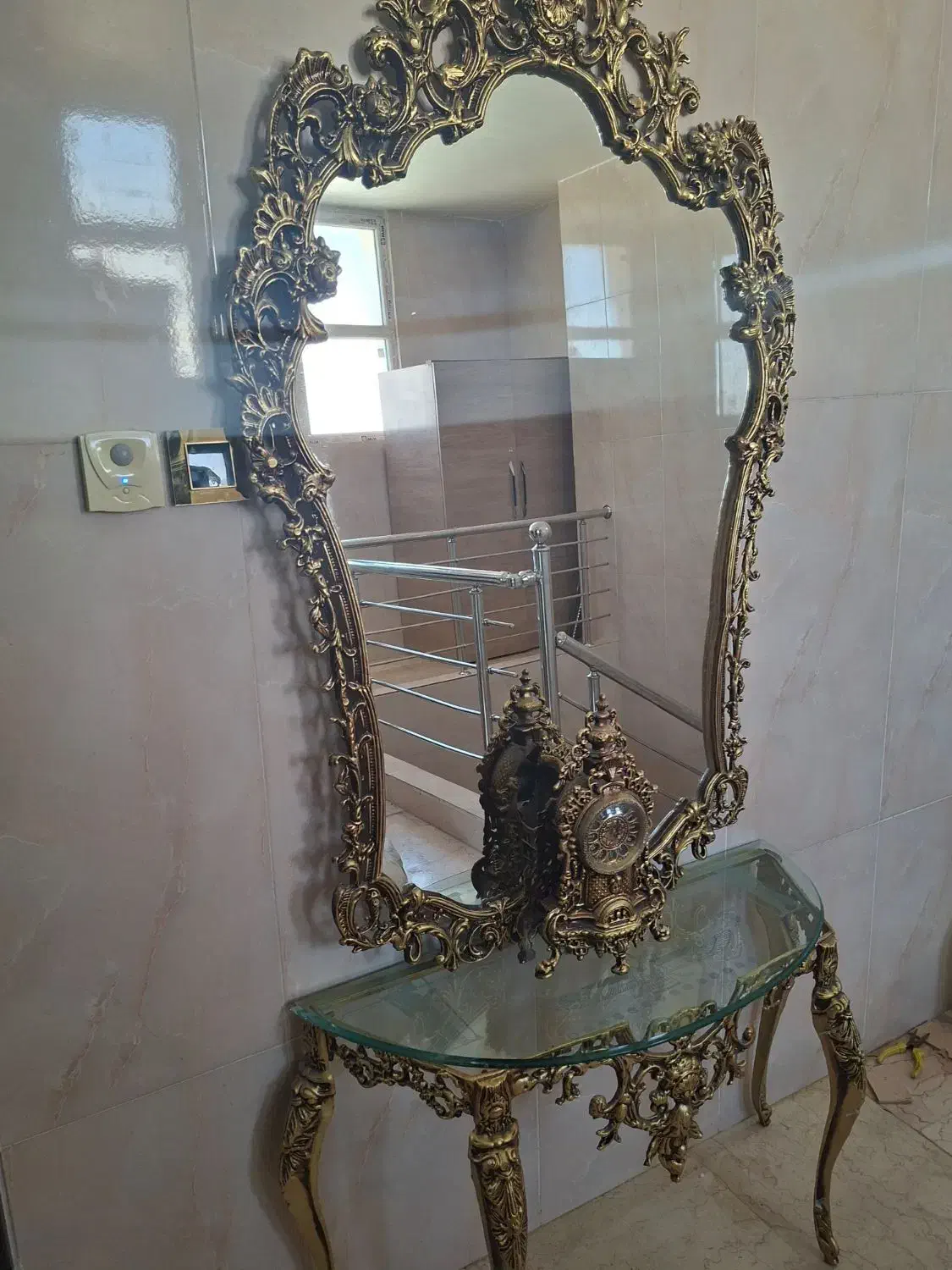 آینه همراه میز و ساعت|بوفه، ویترین، کنسول|خمینی‌شهر, |دیوار