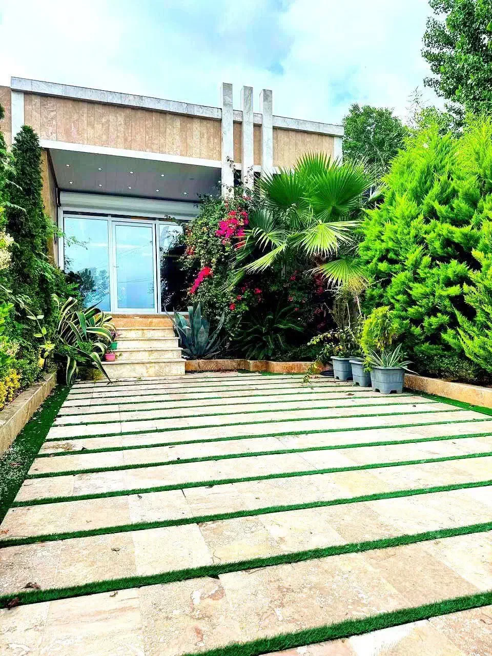 ویلاباغچه ۲۰۰ متری فول فرنیش جنگلی سندتکبرگ|فروش خانه و ویلا|تنکابن, |دیوار