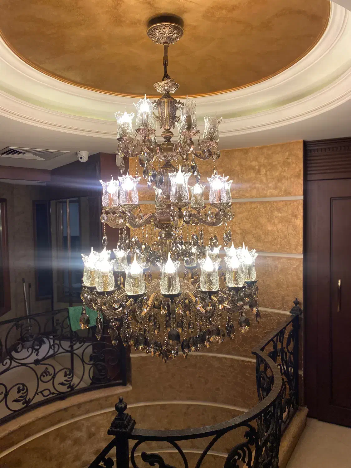 لوستر سلطنتی ۱۶ شاخه ورساچ|لوستر و چراغ آویز|کاشان, شریعتی|دیوار