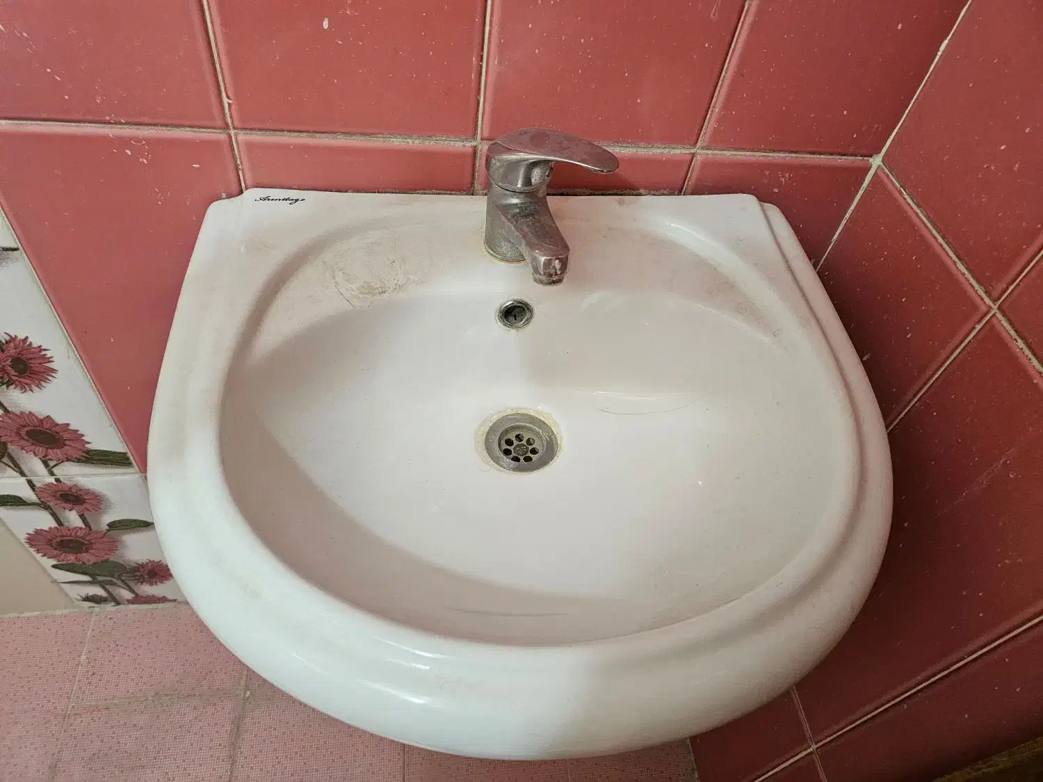 روشویی پایه دار|لوازم سرویس بهداشتی|شیراز, کوی فرهنگیان|دیوار