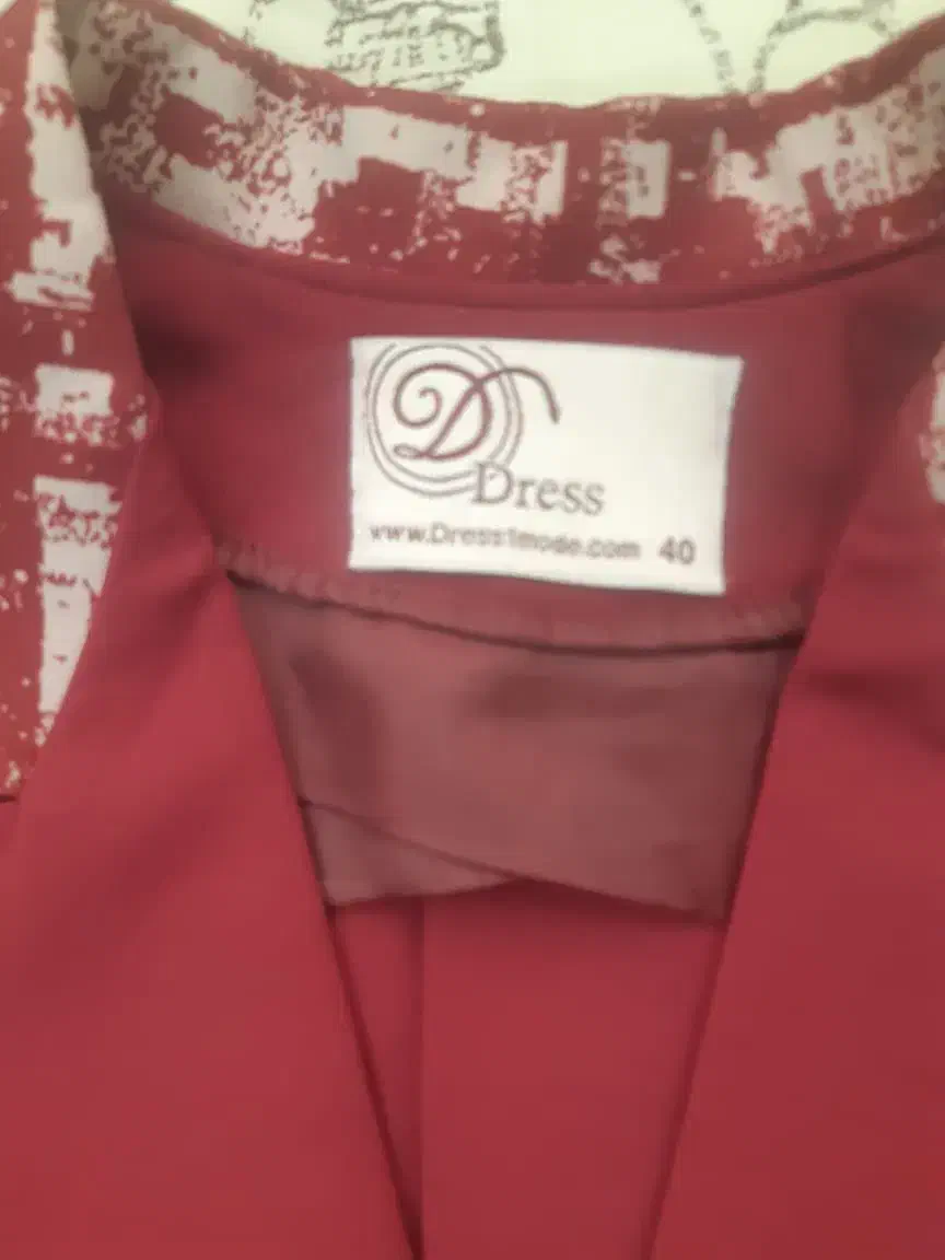 کت ودامن نو عنابی|لباس|اندیشه, اندیشه فاز ۱|دیوار