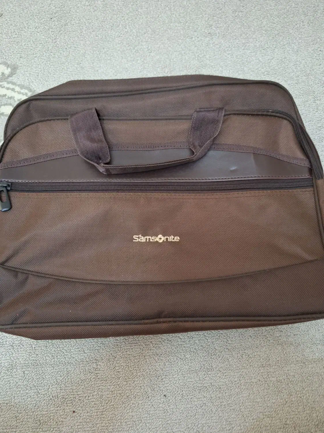 کیف دانشجویی|کیف، کفش، کمربند|ری, شهادت|دیوار