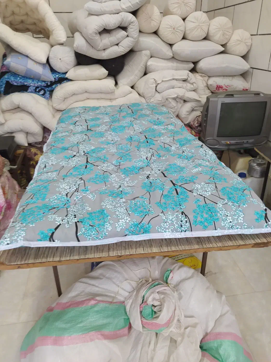 دوخت وتعمیرانواع تشک لحاف روتختی بالشت سرویس نوزا|رختخواب، بالش، پتو|فولادشهر, مسکن مهر فولادشهر|دیوار