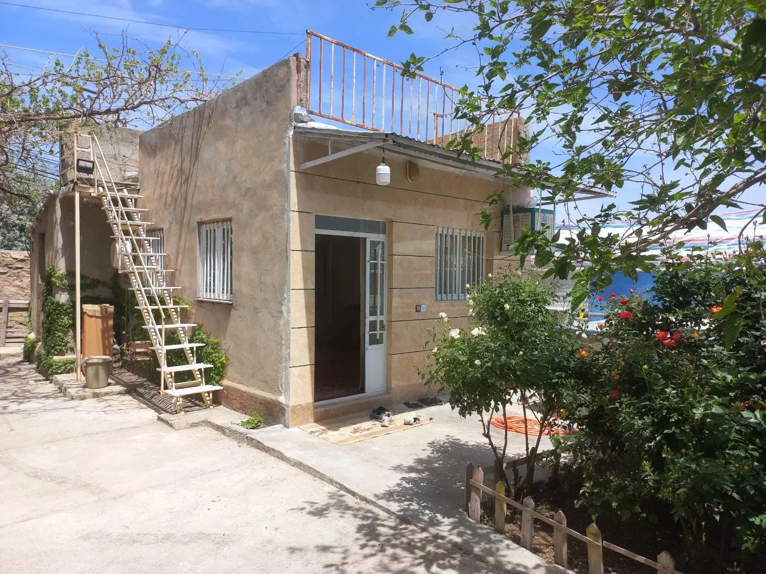 خانه باغ|اجارهٔ کوتاه‌مدت ویلا و باغ|همدان, |دیوار