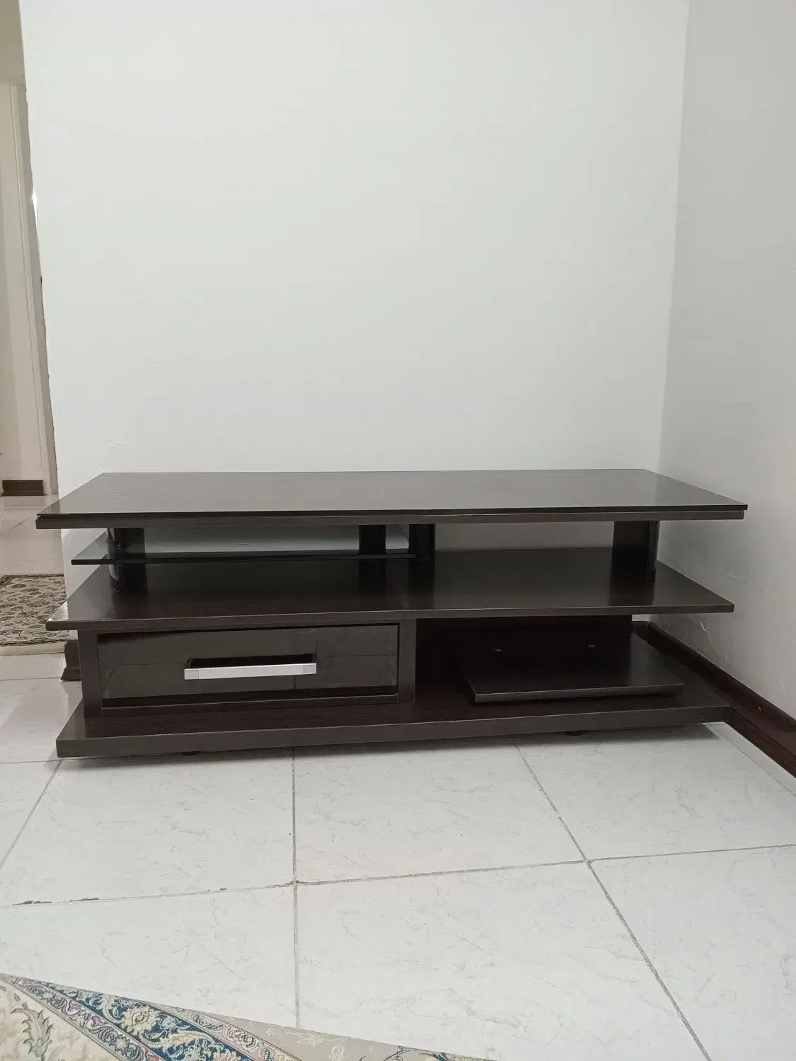 میز تلویزیون|میز تلویزیون|اندیشه, اندیشه فاز ۵|دیوار