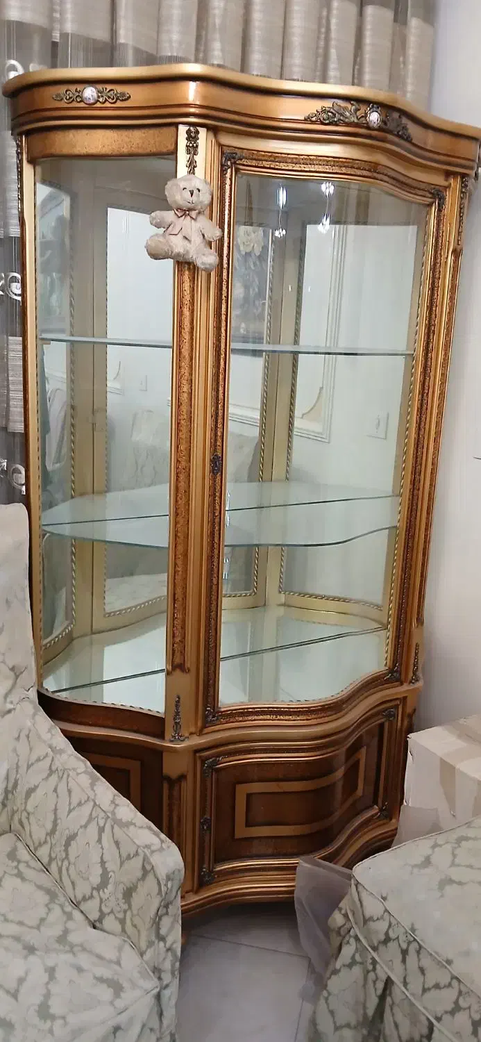 ویترین شیشه شه خم چوب با روکش طلا آنتیک نو|بوفه، ویترین، کنسول|تهران, آهنگ|دیوار