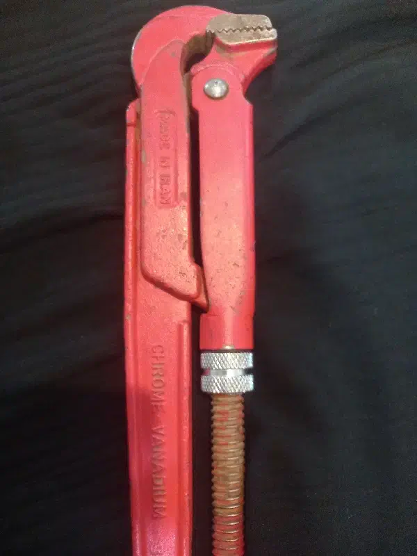 آچار لوله گیر و دستگاه پرچ|ابزارآلات|بروجرد, |دیوار