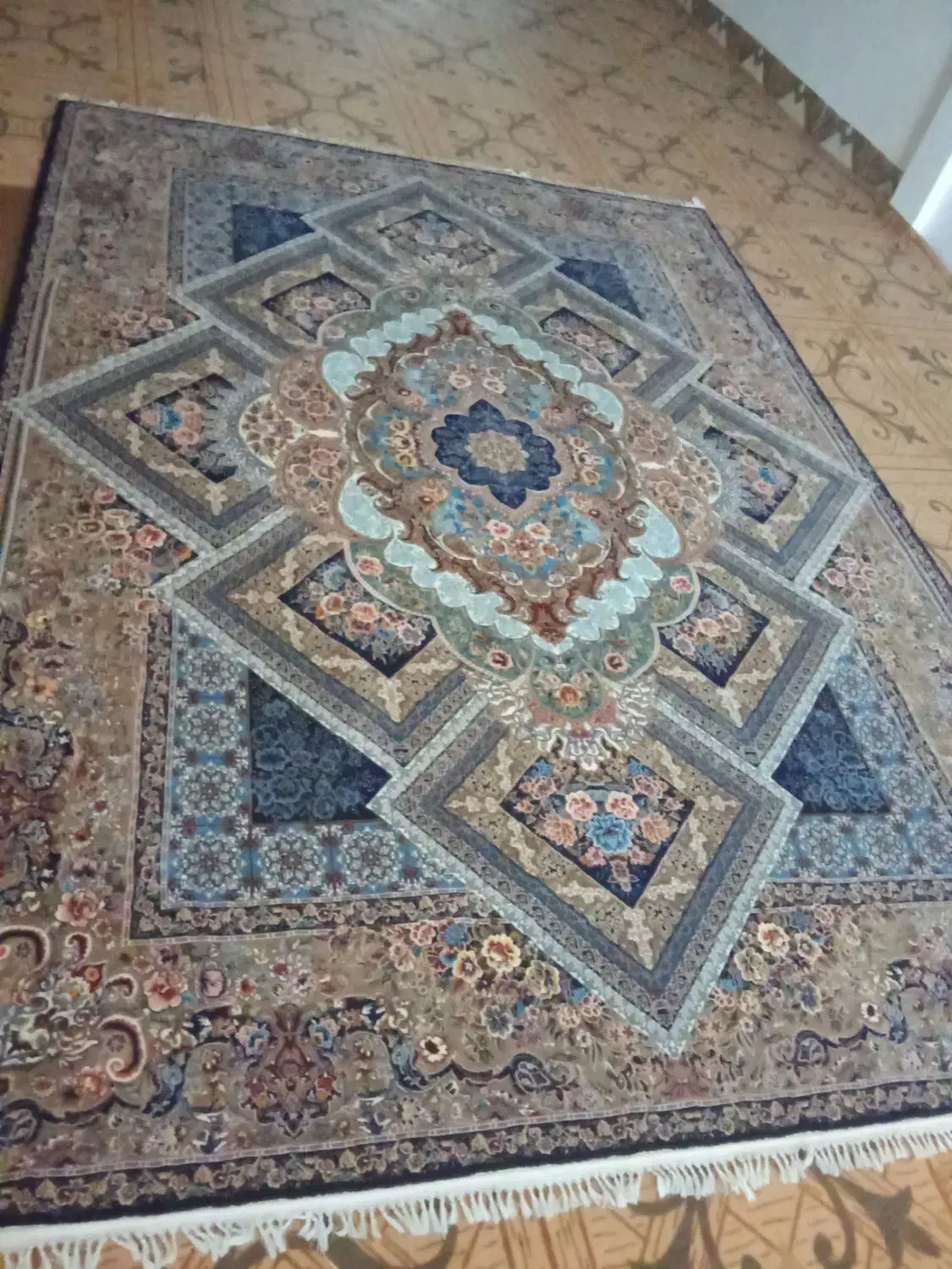 فرش در حد نو|فرش|زنجان, |دیوار