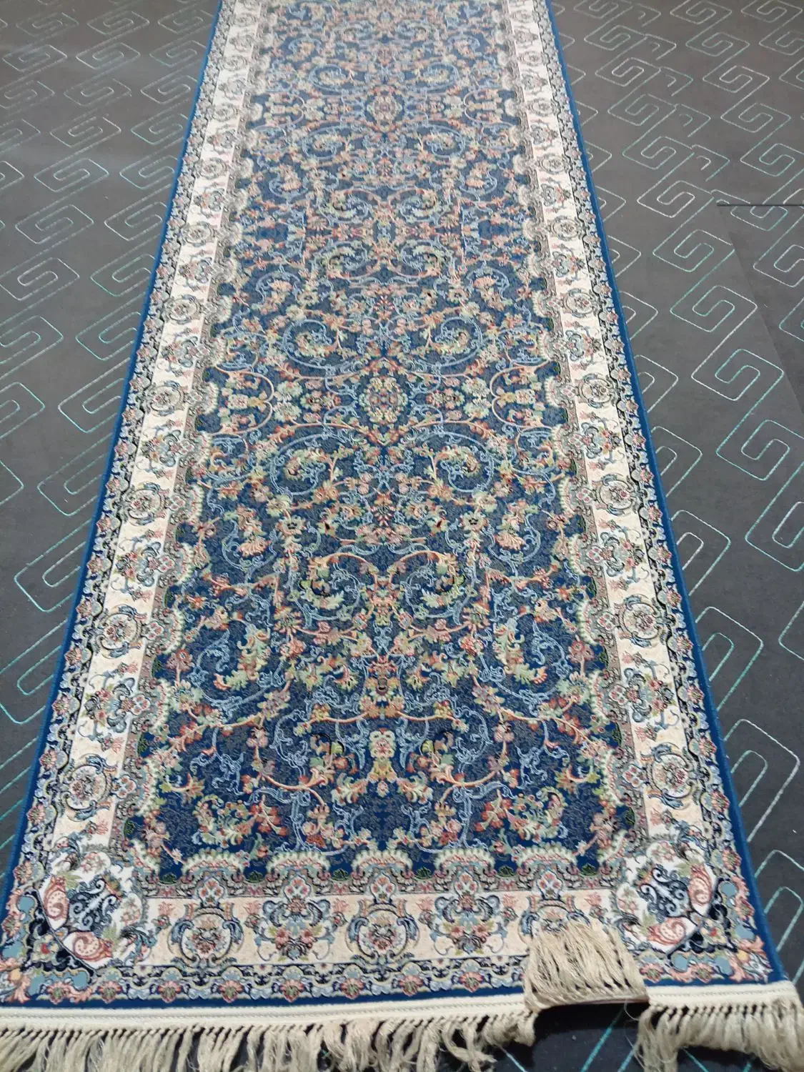 گلیم پله و یه مقدار کناره سالم به فروش می‌رسد|فرش|قم, شهرک فاطمیه|دیوار