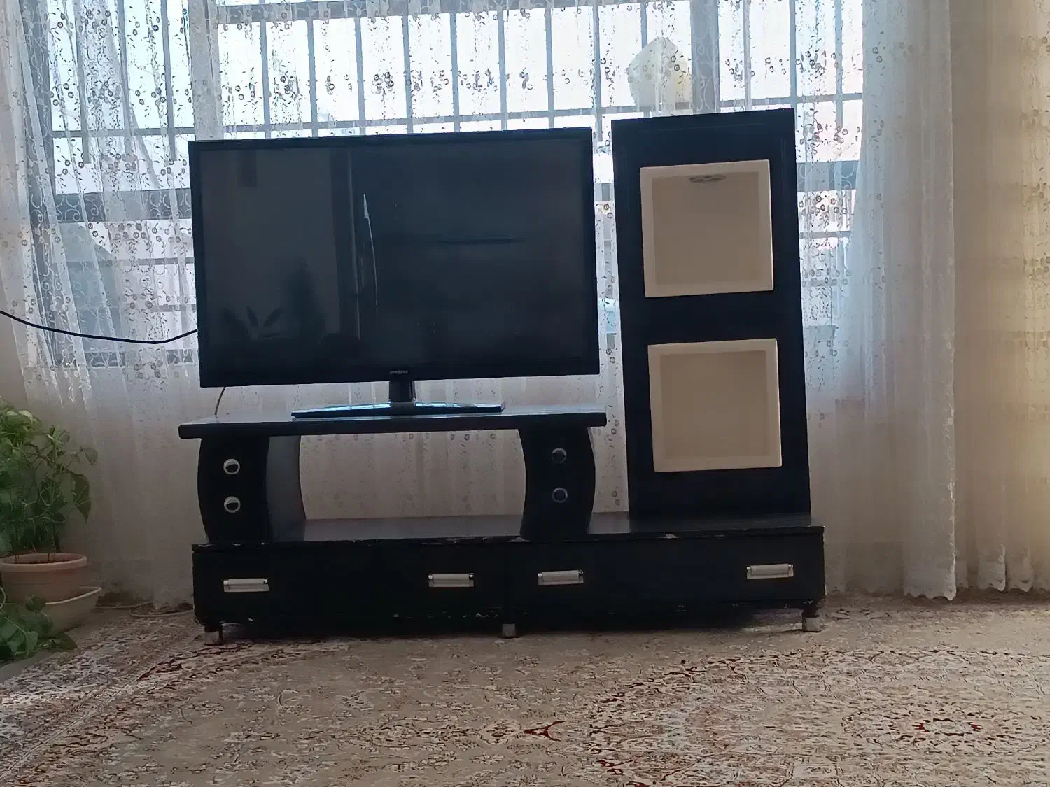 میز تلویزیون و تخت خواب|مبلمان خانگی و میز عسلی|نیشابور, شهرک بسیج|دیوار