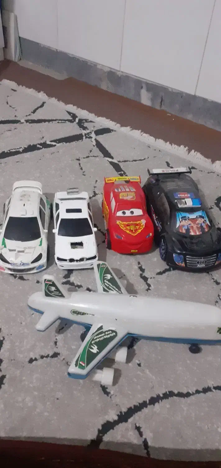 اسباب بازی|اسباب‌بازی بچه|کلاله, |دیوار