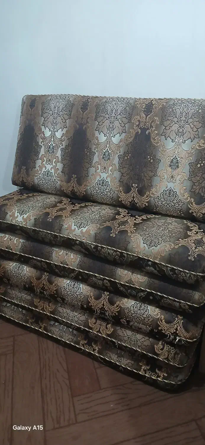 ۶عدد پشتی|پشتی|اهواز, فرهنگ شهر|دیوار