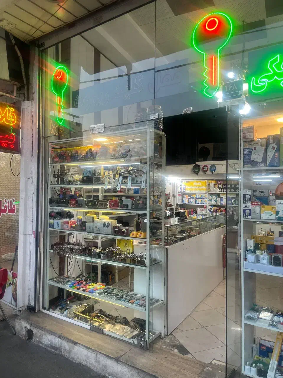 کلید سازی شبانه روزی شرق تهرانپارس نارمک سراج|خدمات پیشه و مهارت|تهران, تهرانپارس غربی|دیوار