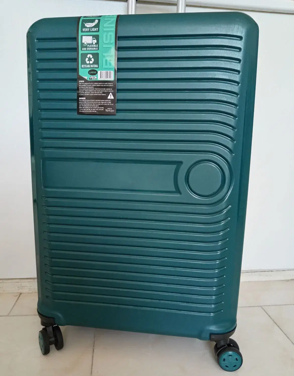 چمدان|کیف، کفش، کمربند|قم, چهل درخت‎|دیوار