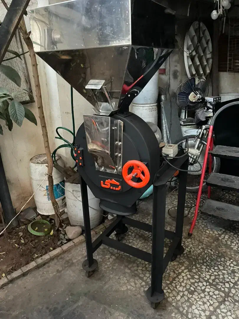 آسیاب رجبی|ماشین‌آلات صنعتی|رشت, یخسازی|دیوار