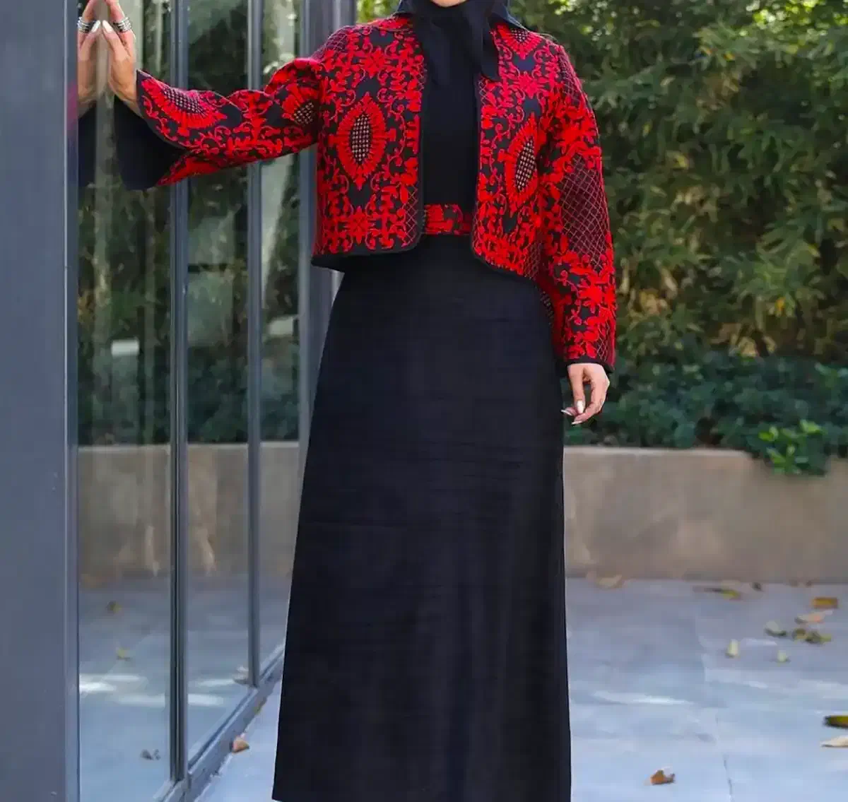 تعدادی لباس یلدایی|لباس|شیراز, بعثت|دیوار