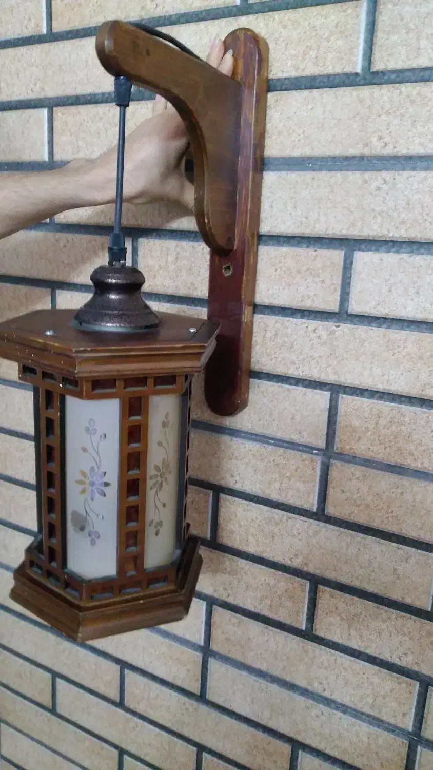 دیوارکوب چوبی زیبا وخاص|لوستر و چراغ آویز|فردیس, شهرک ۱۱۰|دیوار