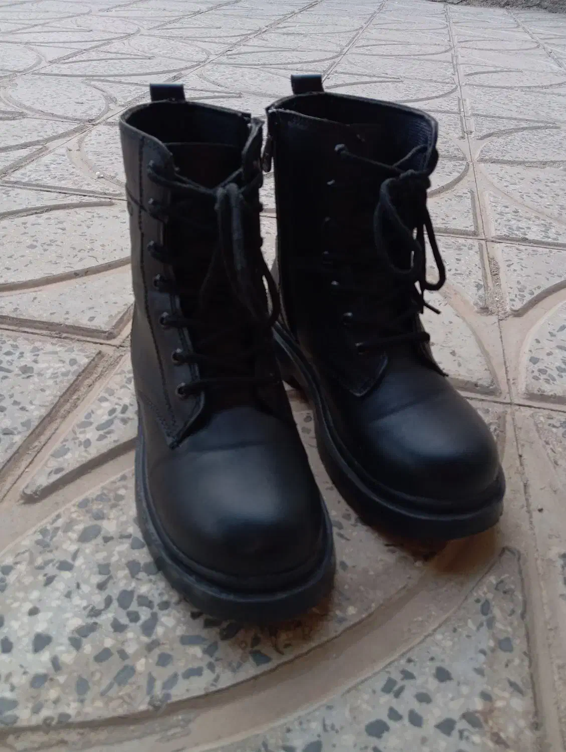 پوتین دخترانه|کیف، کفش، کمربند|صحنه, |دیوار