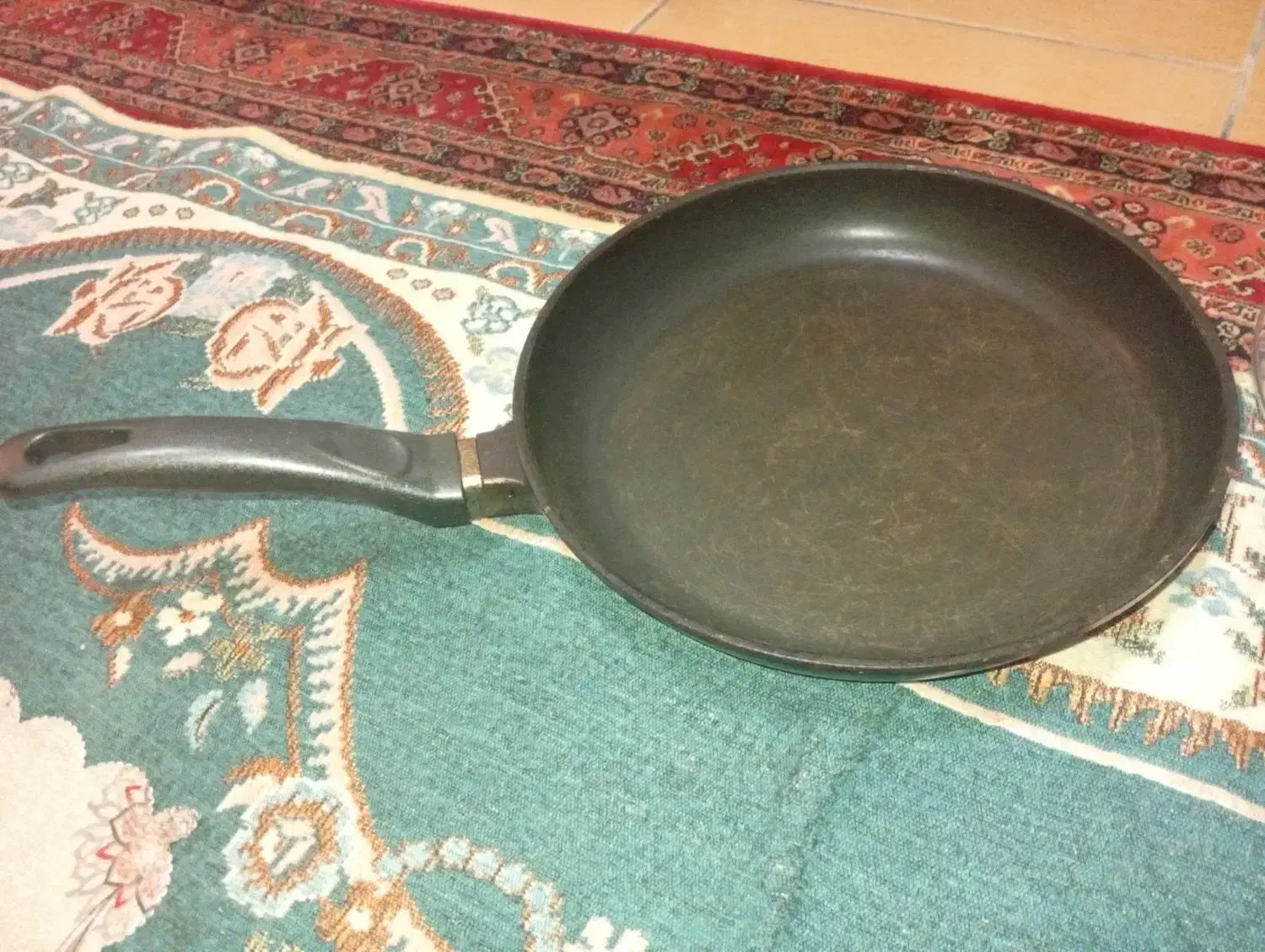 ماهیتابه|ظروف پخت‌وپز|فردیس, فردیس|دیوار