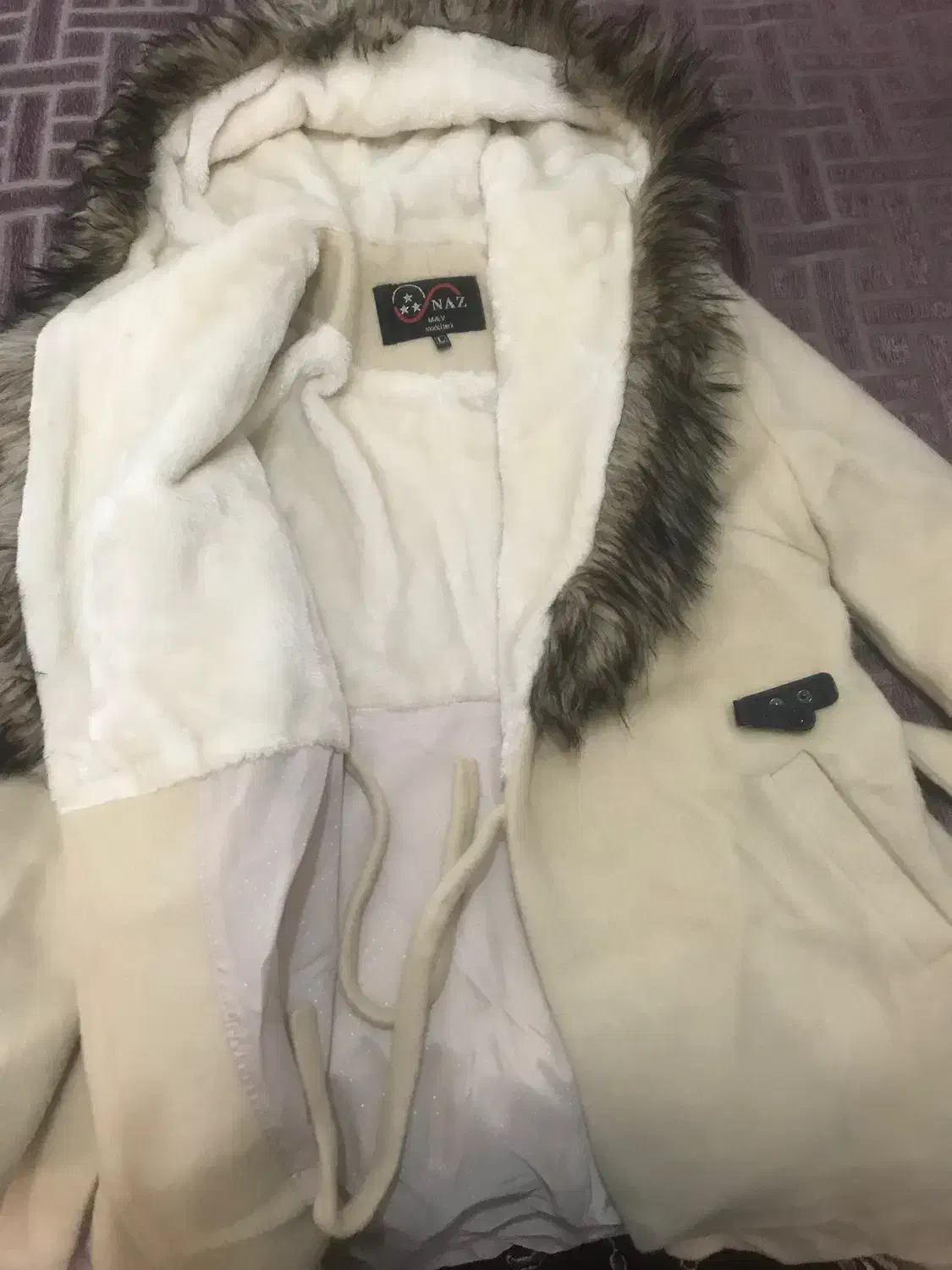 پالتو|لباس|اهر, |دیوار