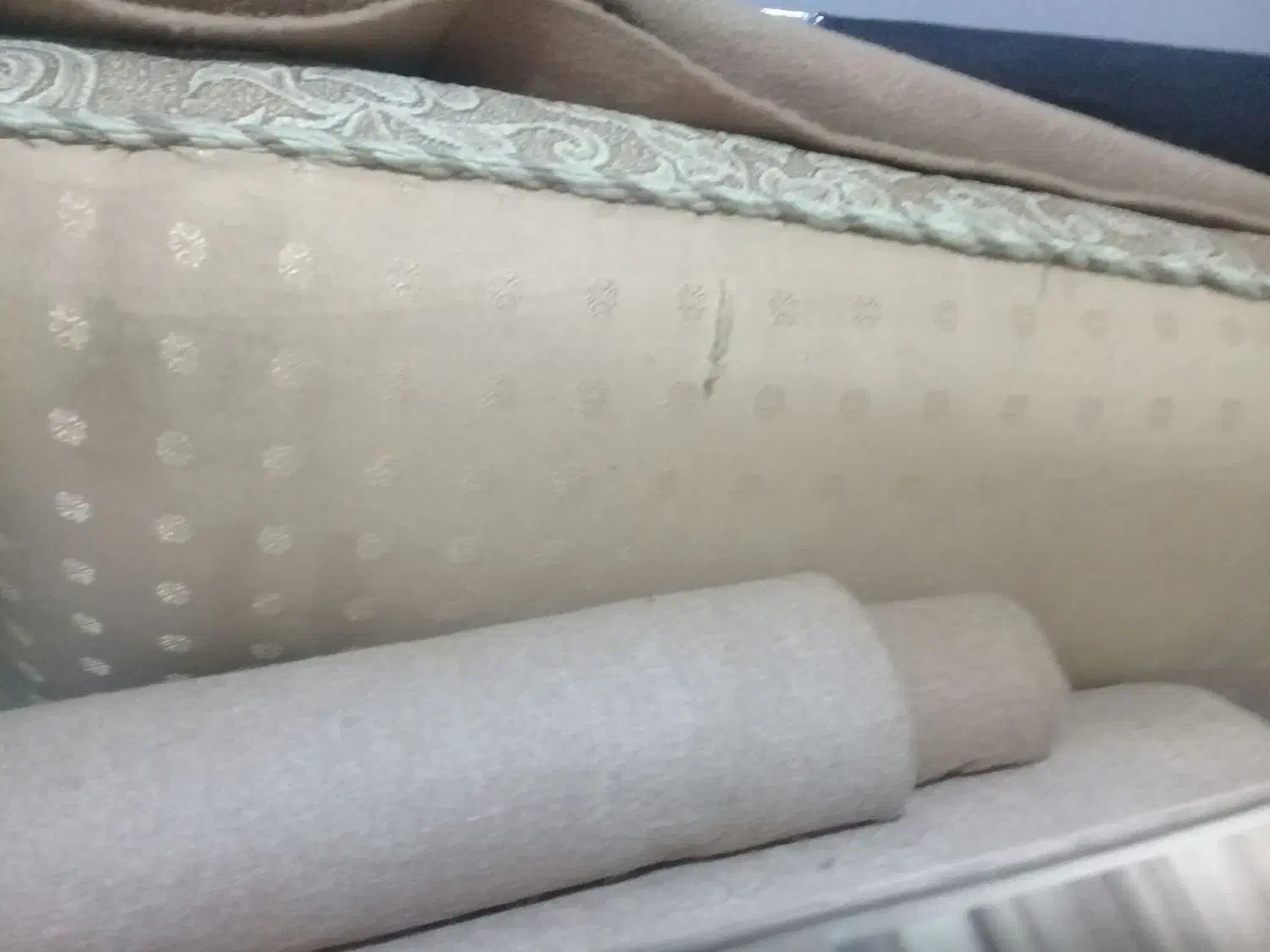 پشتی محکم وبزرگ|پشتی|رشت, شهرک صبا|دیوار