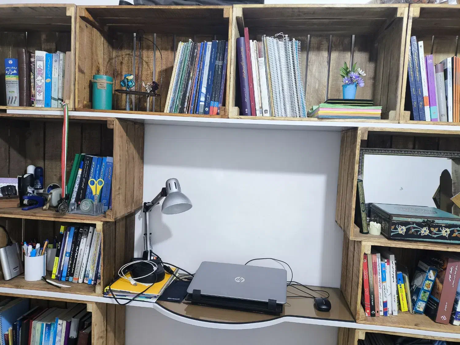 کتابخانه و میزتحریر با قابلیت تغییر شکل|کتابخانه، شلف، قفسه‌های دیواری|ارومیه, |دیوار
