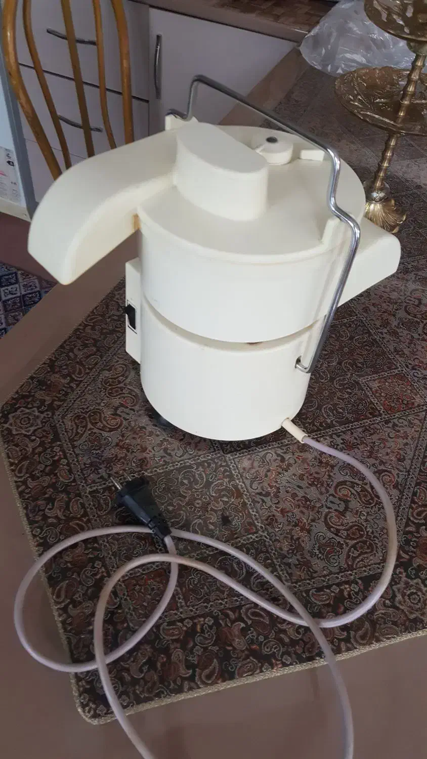 یک دستگاه آبمیوه گیری روسی خانگی.|آبمیوه‌گیر و آب‌مرکبات‌گیر|مرند, |دیوار